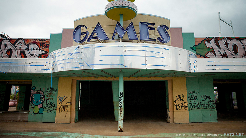 Illustration for article titled The Overgrown Squalor of New Orleans' Abandoned Amusement Park